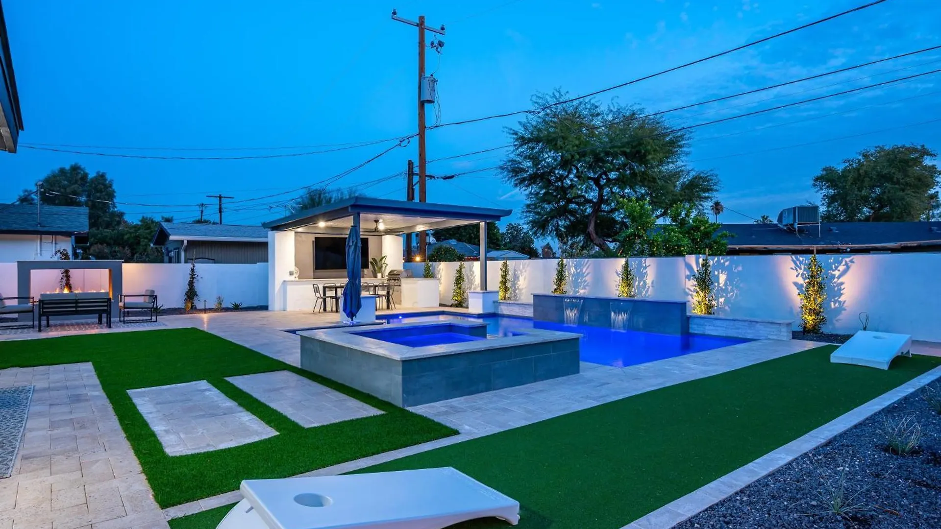 Swim Up To Cooking Entertainment Play Corn Hole And Relax By The Fire At Cascada Villa Scottsdale Holiday home