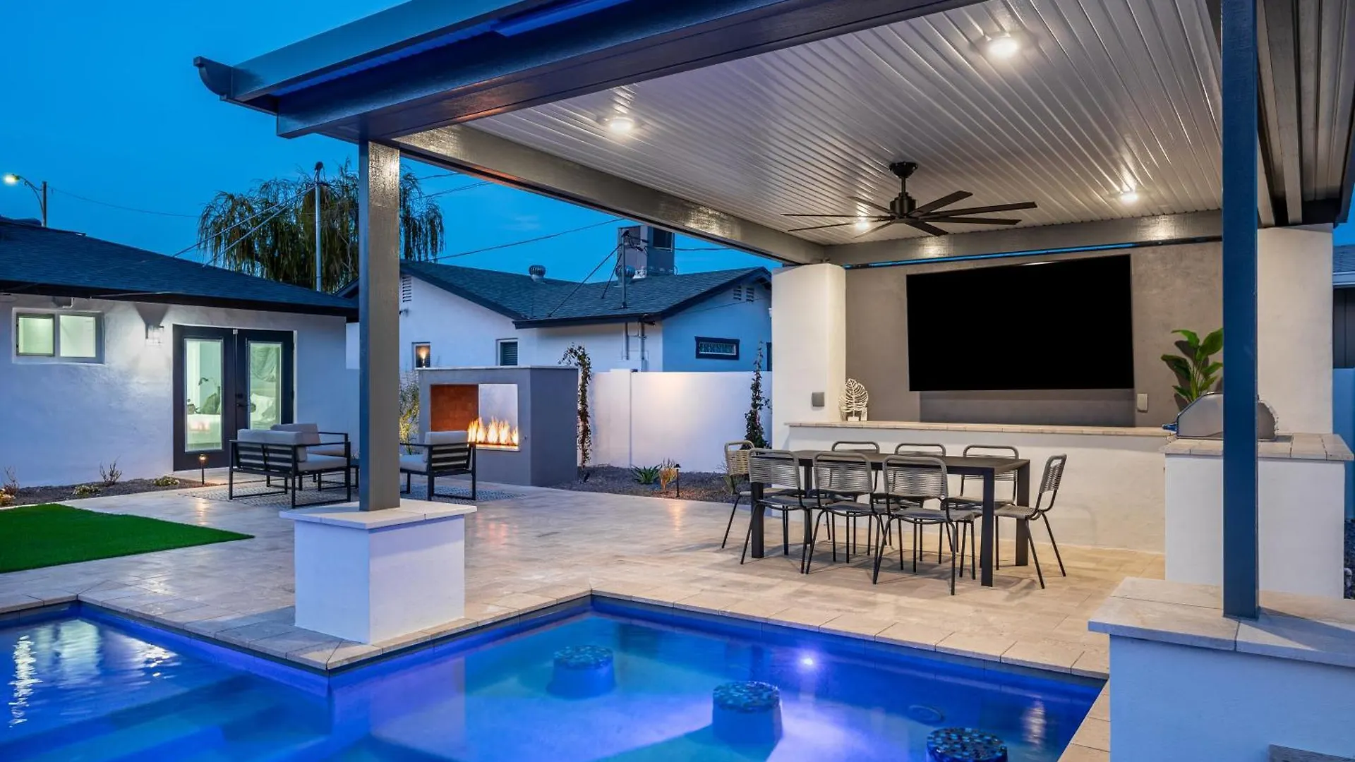 Holiday home Swim Up To Cooking Entertainment Play Corn Hole And Relax By The Fire At Cascada Villa Scottsdale United States