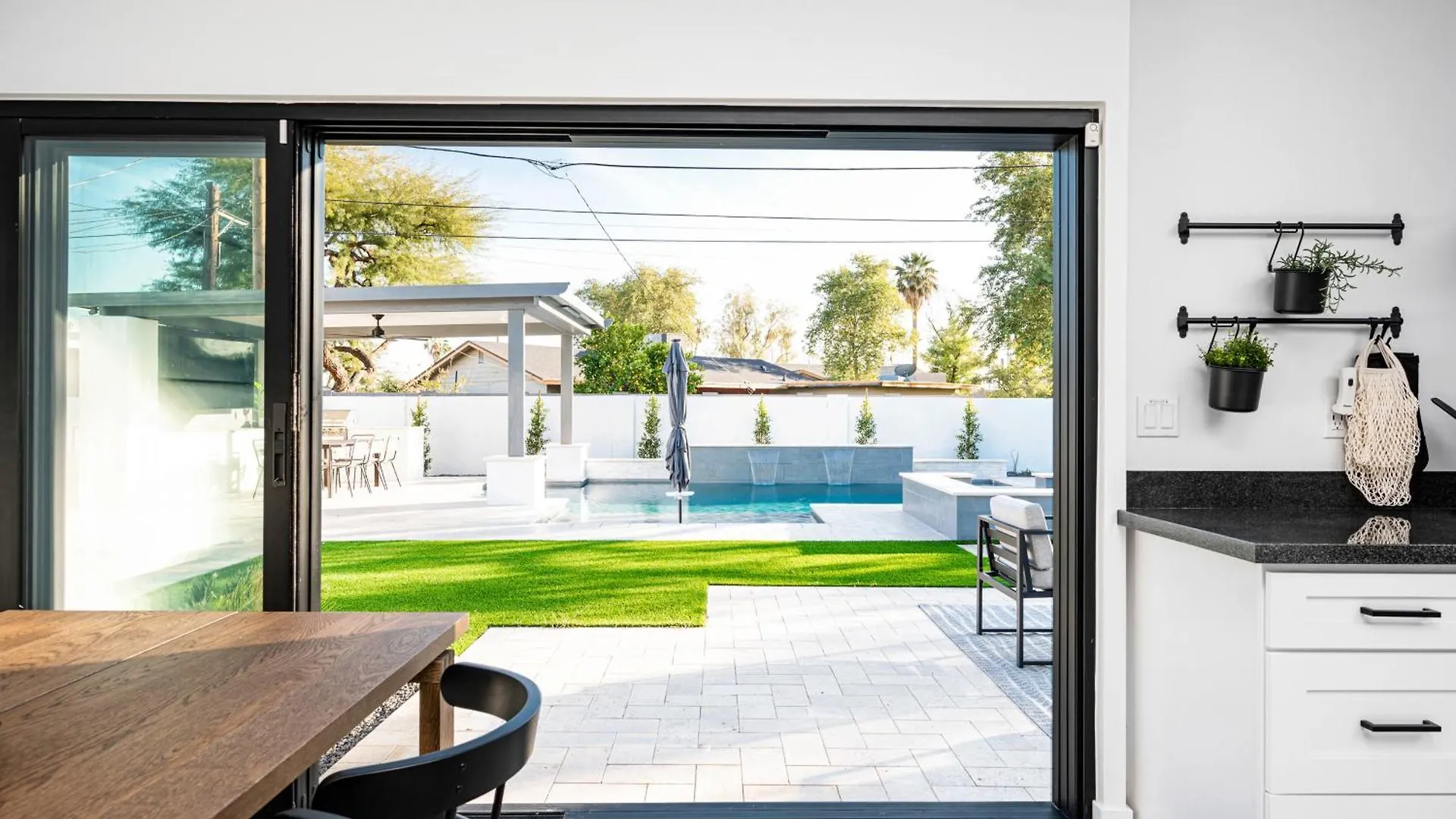 Swim Up To Cooking Entertainment Play Corn Hole And Relax By The Fire At Cascada Villa Scottsdale Holiday home
