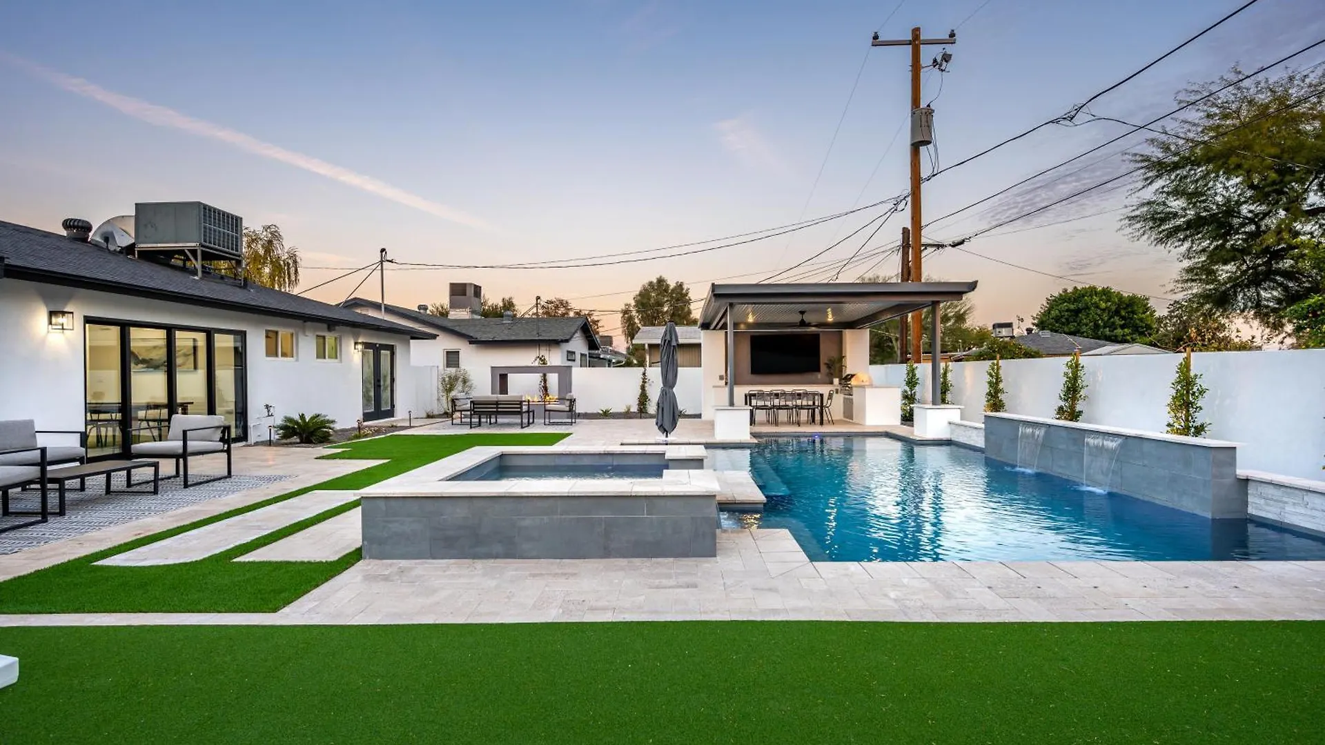 Swim Up To Cooking Entertainment Play Corn Hole And Relax By The Fire At Cascada Villa Scottsdale United States